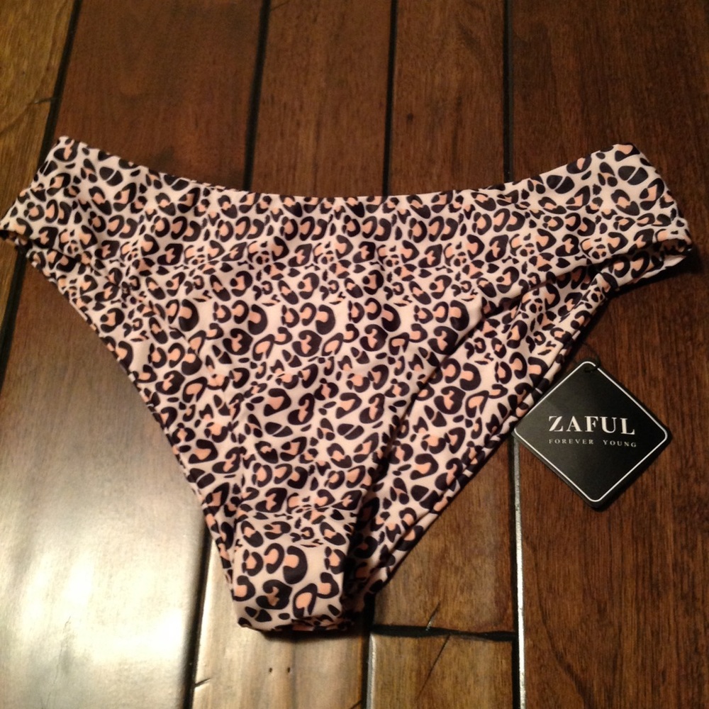 Zaful size medium high cut bottom NWT